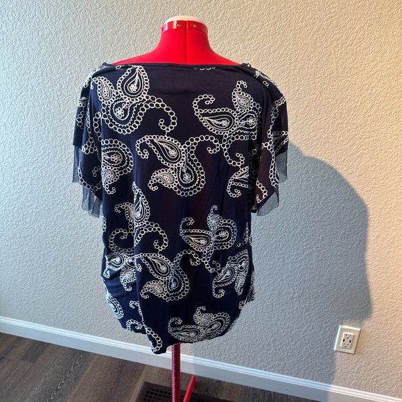 3X Forgotten Grace Blouse with Paisley embroidery and net sleeves - Picture 2 of 4